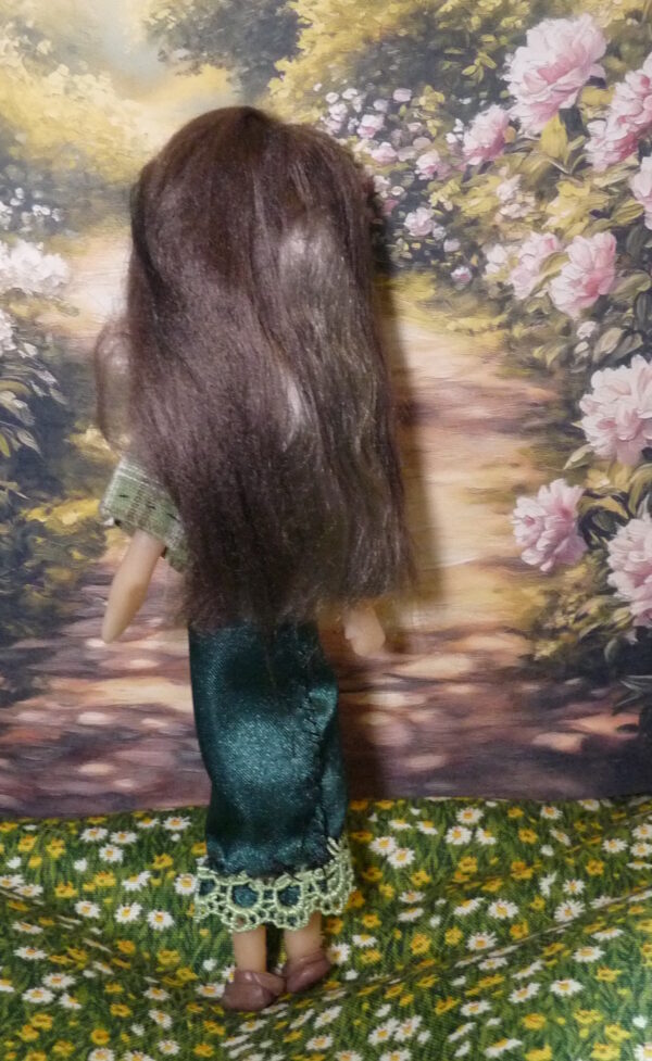 Asta - Doll with green dress - Image 3