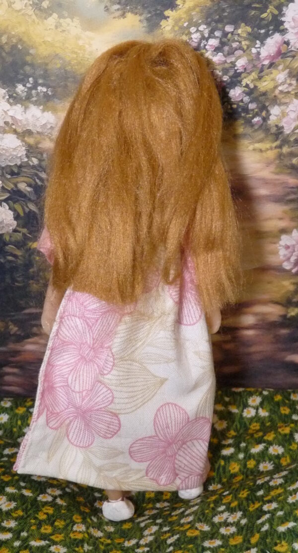 Frida - Doll with blonde hair and pink dress - Image 3