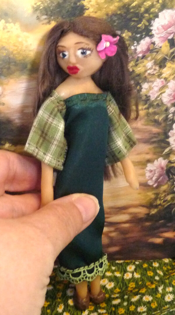 Asta - Doll with green dress - Image 4