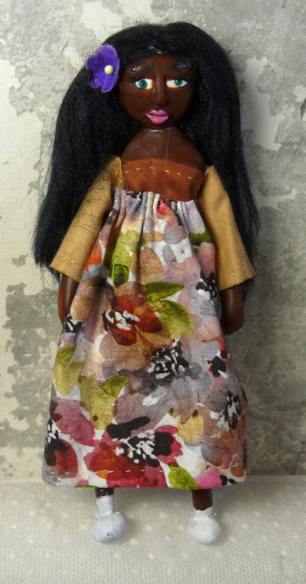 Fanny - Doll with flowery dress and purple rose - Image 2