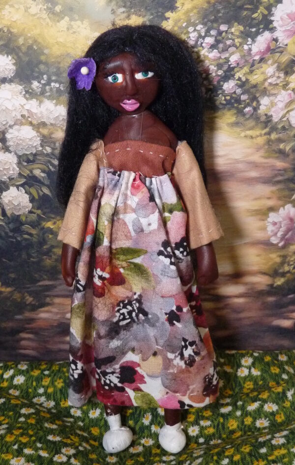 Fanny - Doll with flowery dress and purple rose - Image 2