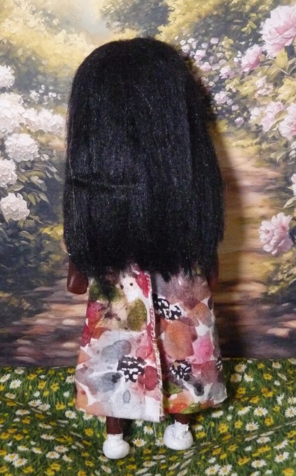 Fanny - Doll with flowery dress and purple rose - Image 3