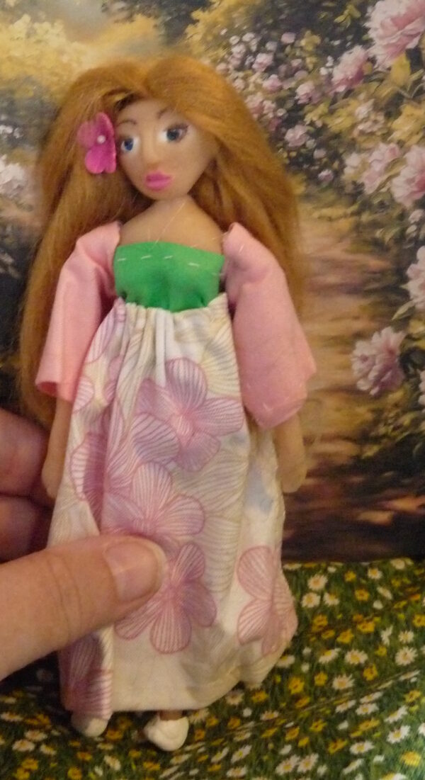 Frida - Doll with blonde hair and pink dress - Image 4