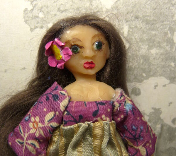 Holly - Young girl with silk dress