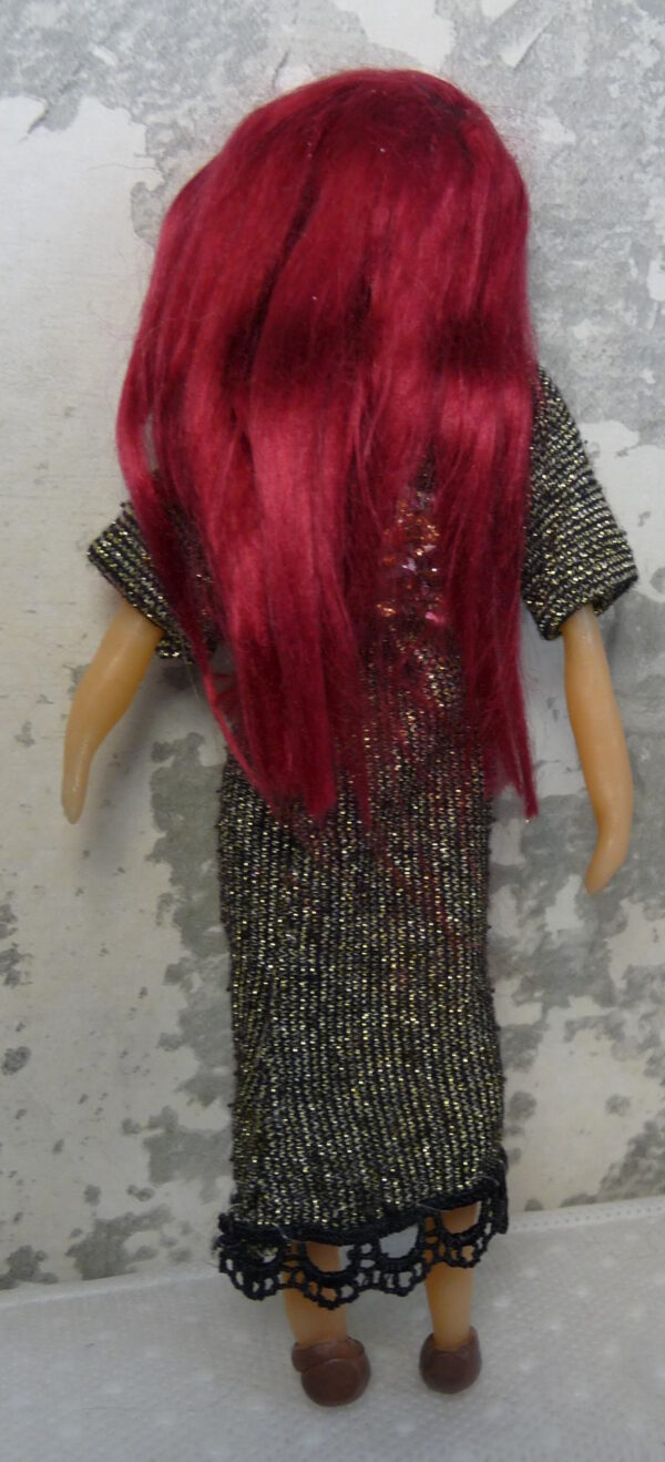 Lara - Doll with golden dress - Image 3
