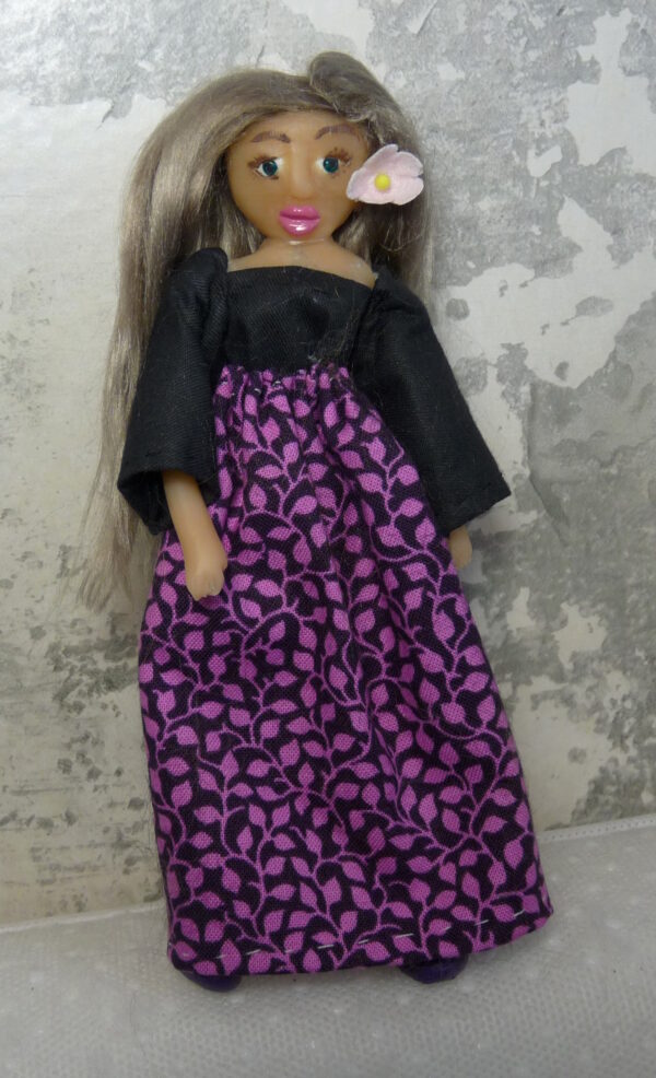 Linda - Doll with black and purple dress - Image 3