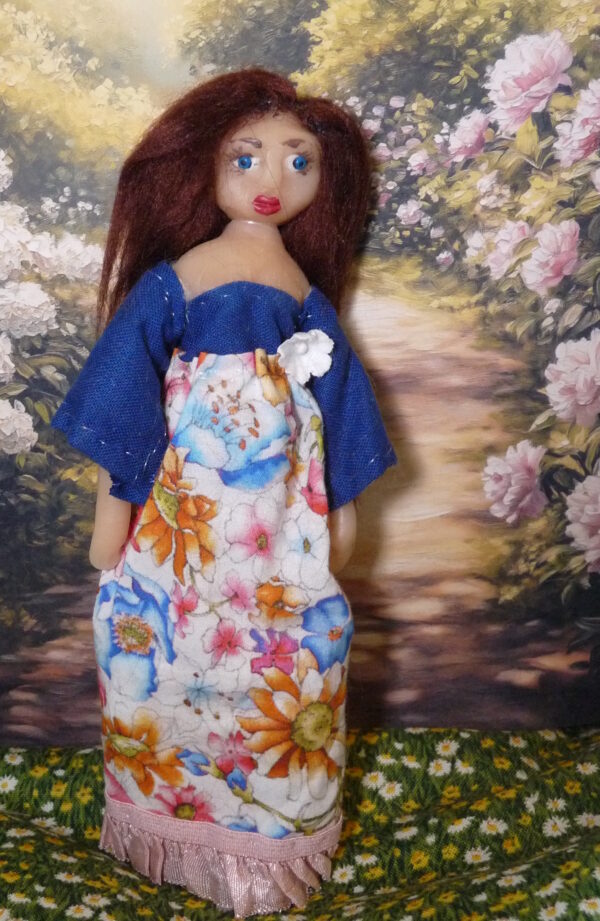 Mandy  - Doll with reddish brown hair - Image 2