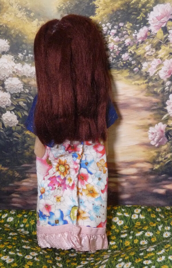 Mandy  - Doll with reddish brown hair - Image 3