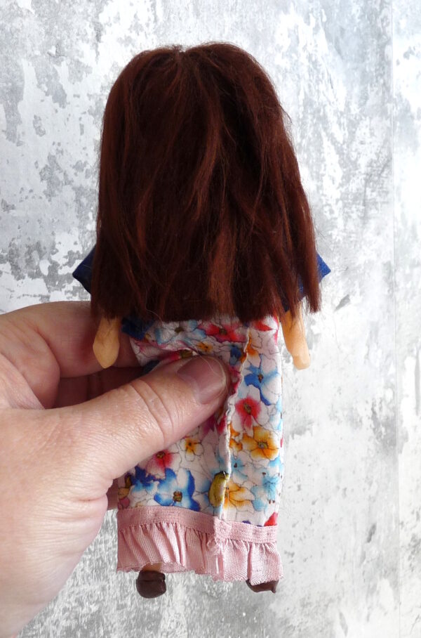 Mandy  - Doll with reddish brown hair - Image 3