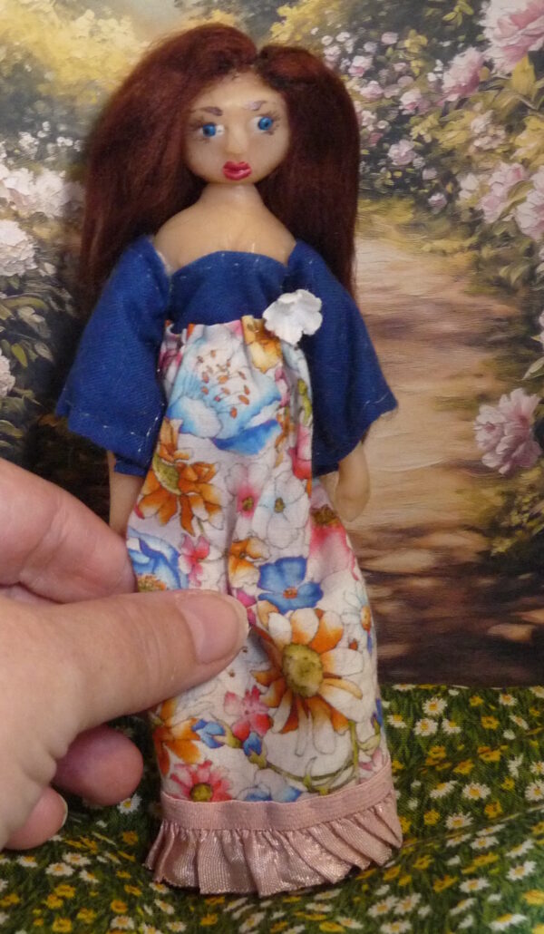 Mandy  - Doll with reddish brown hair - Image 4