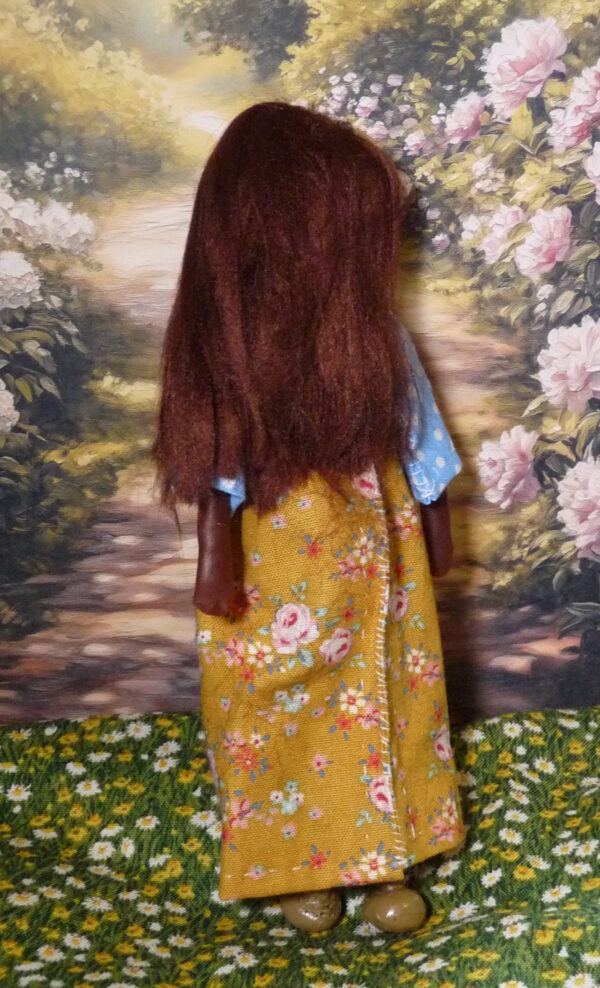 Moa - Girl with pink roses dress - Image 3