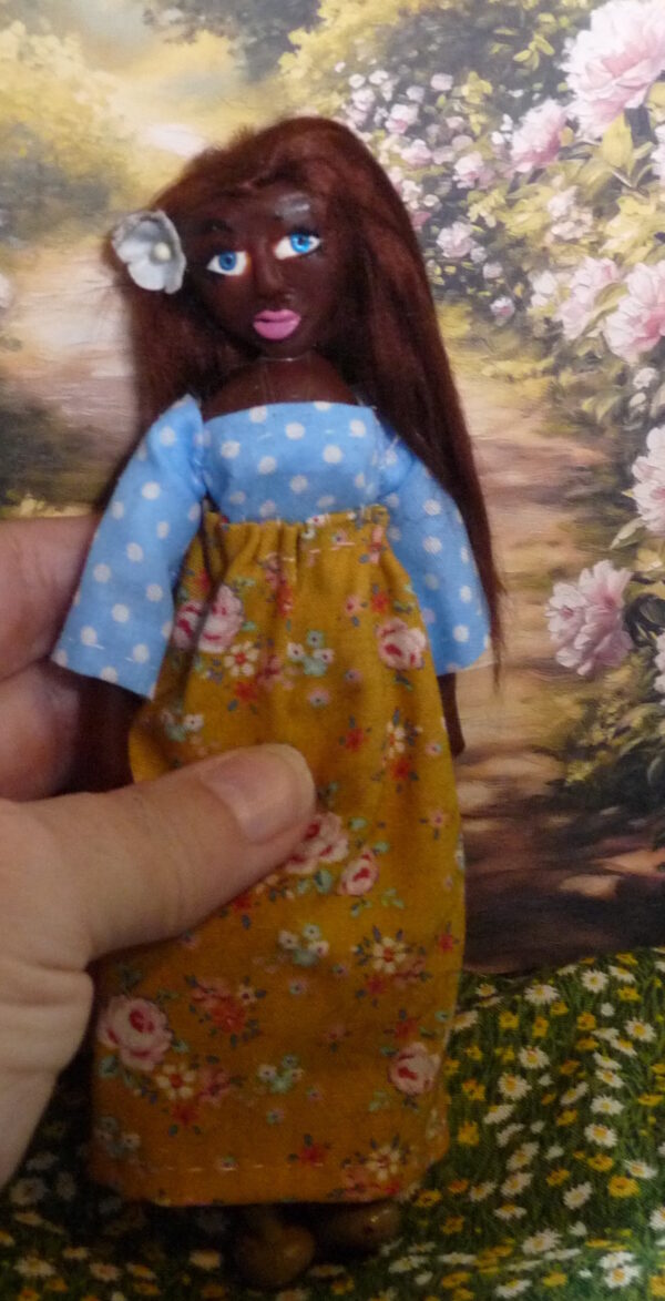Moa - Girl with pink roses dress - Image 4