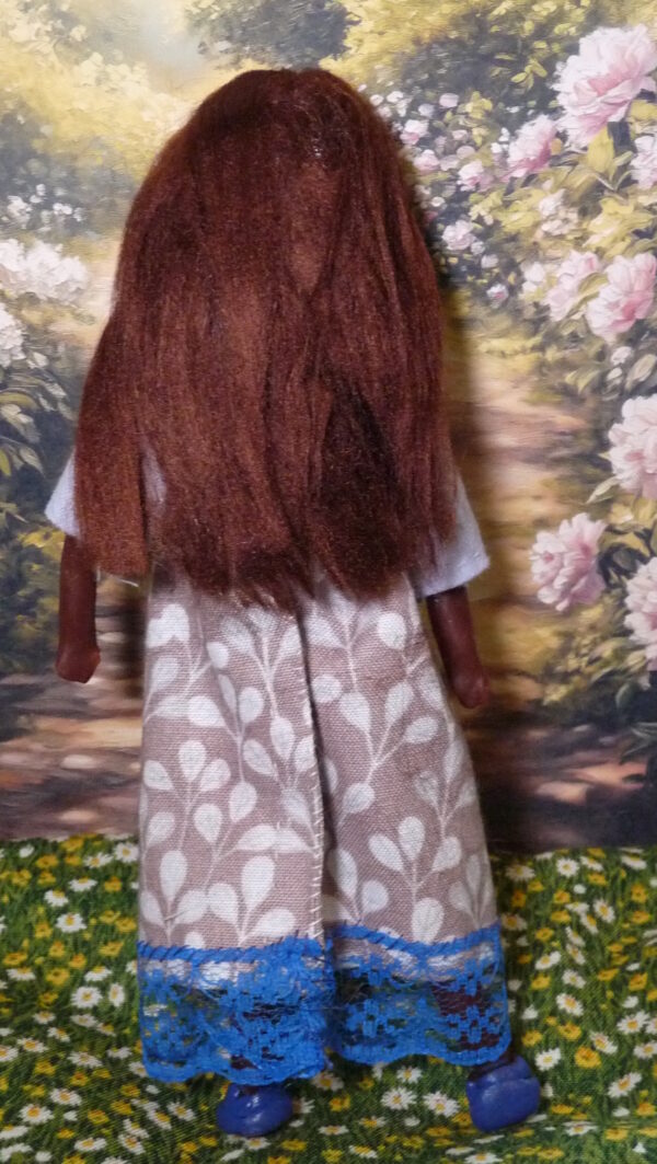 Moesha - Doll with blue and brown dress - Image 3