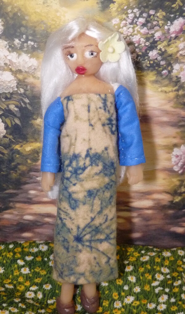 Nora - Doll with white hair and blue-yellow dress - Image 2