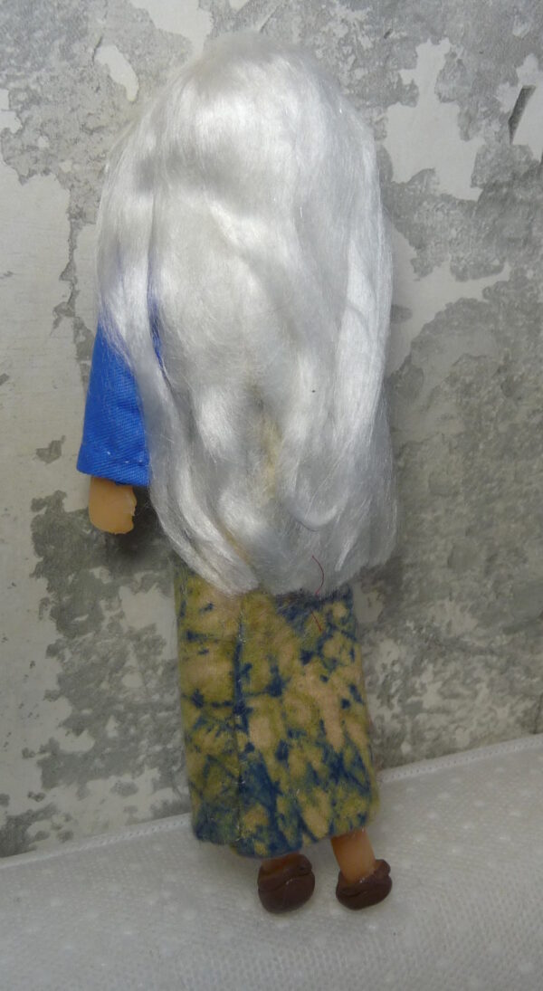 Nora - Doll with white hair and blue-yellow dress - Image 3