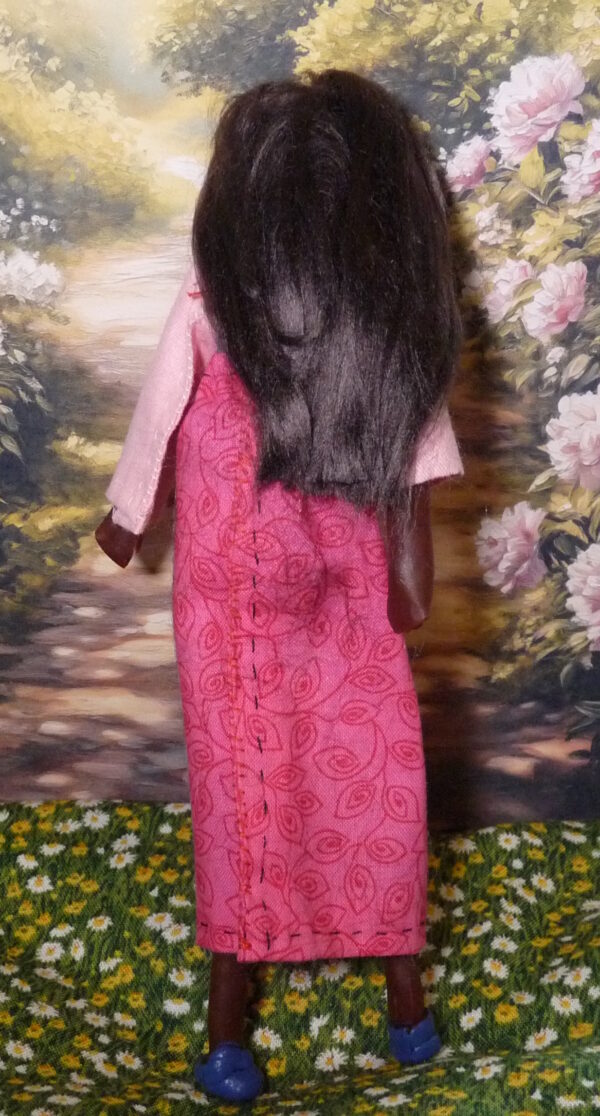 Rihanna - Doll with pink and blue dress - Image 3