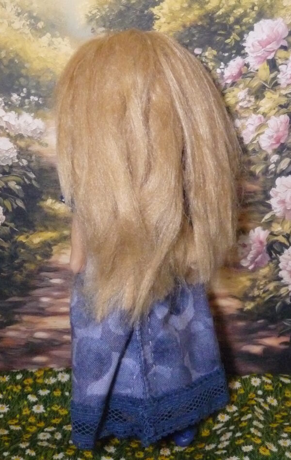 Ronja - Doll with blonde hair and purplish blue dress - Image 3