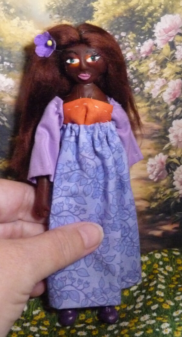 Vera - Doll with purple and orange dress - Image 4