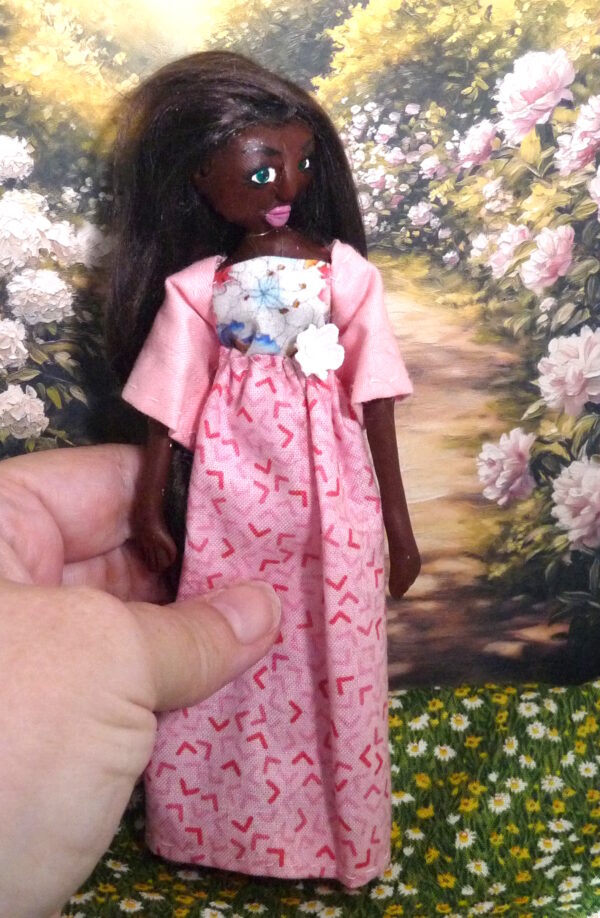 Abrielle - Doll in pink dress - Image 4