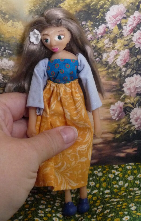 Amber - Doll with blue and yellow dress - Image 4