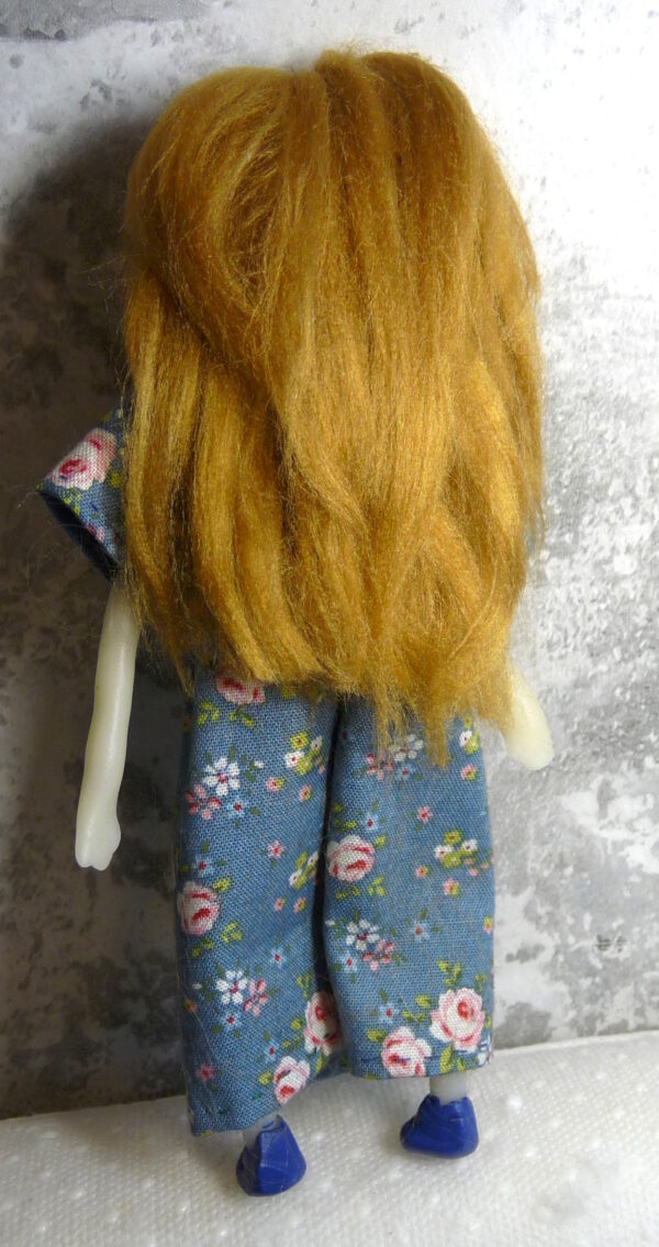 Annie - Doll in blue dress with roses - Image 3