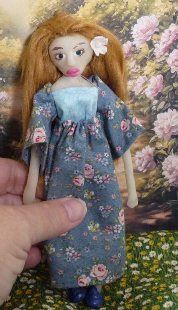 Annie - Doll in blue dress with roses - Image 4