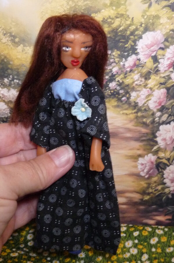 Antonella - Doll in black and blue dress - Image 4