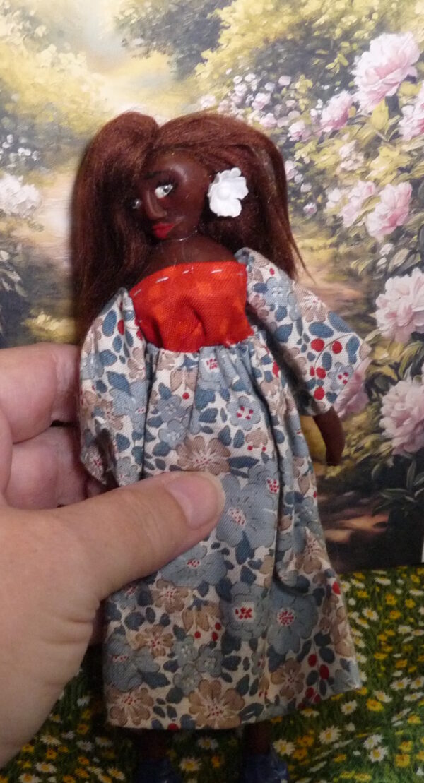 Asilia - Doll with blue and red dress - Image 4