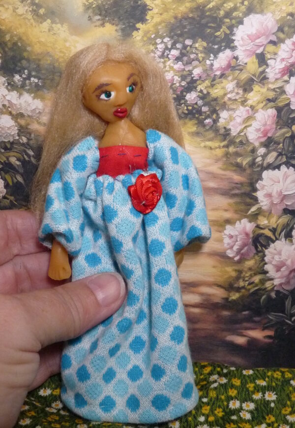 Ava - Doll in blue and red dress - Image 4