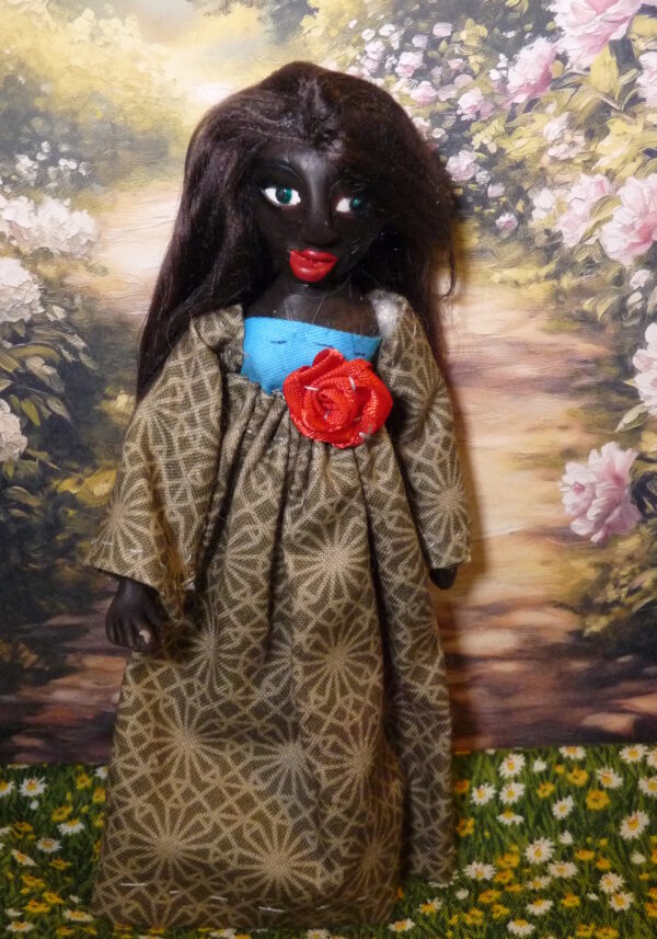 Calla - Doll in green dress - Image 2