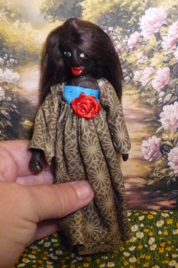 Calla - Doll in green dress - Image 4