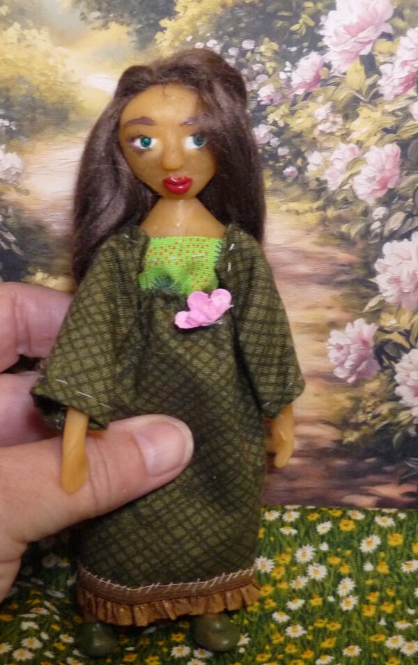 Charlotte - Doll in green dress - Image 4