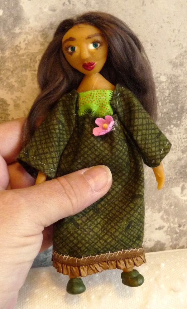 Charlotte - Doll in green dress - Image 4