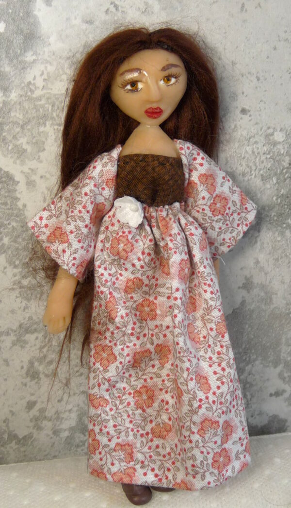 Diana - Doll in apricot and brown dress - Image 2