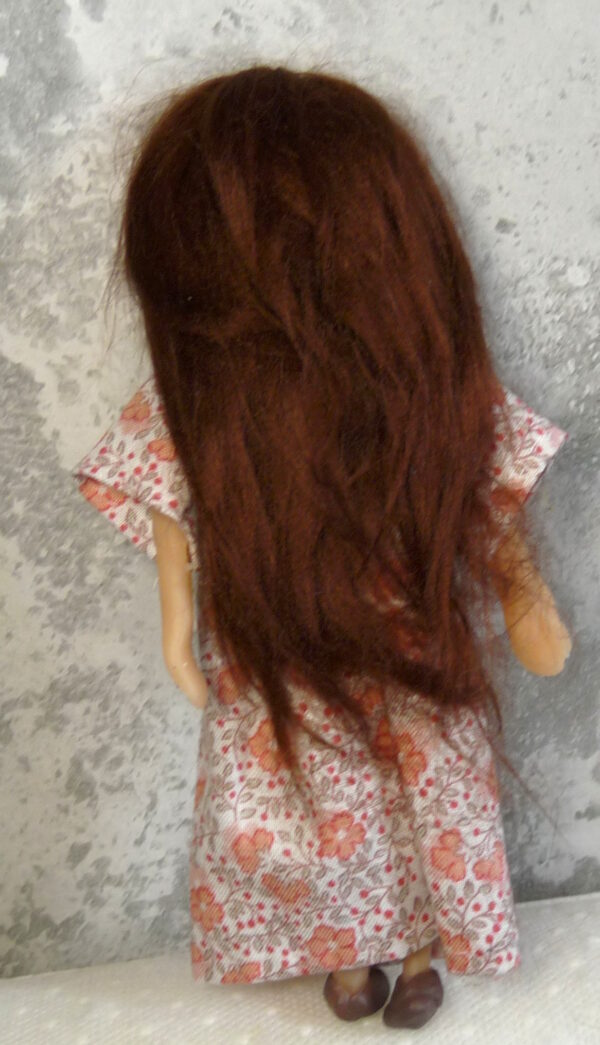 Diana - Doll in apricot and brown dress - Image 3