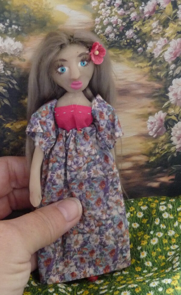 Enya - Doll with purple and red dress - Image 4