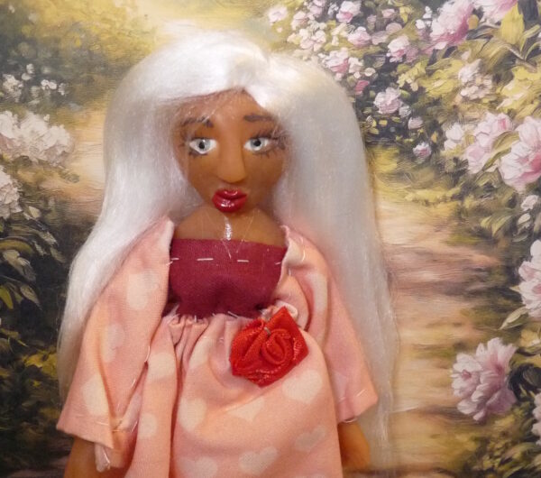 Fatima - Doll in apricot dress