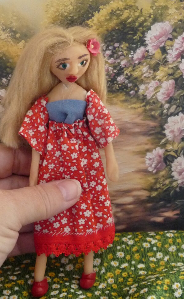 Felicity - Doll with red dress - Image 4