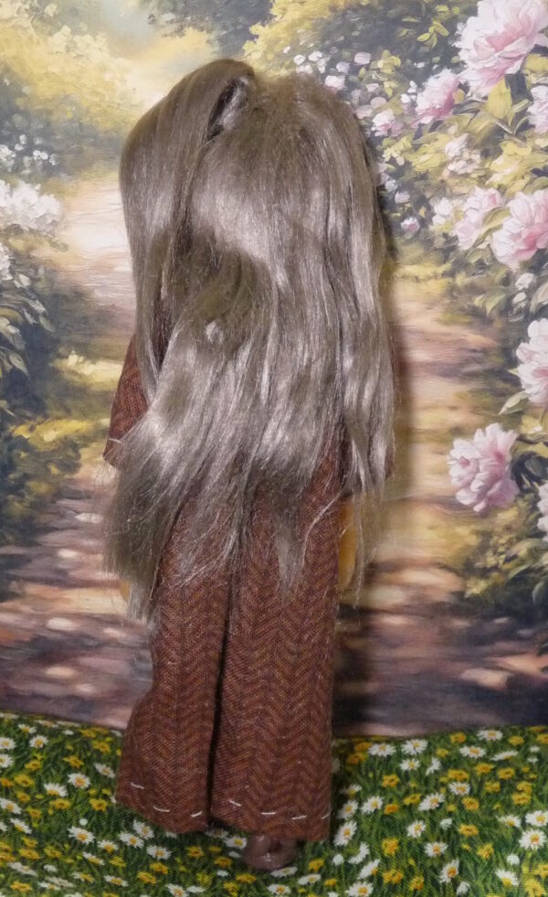 Fleur - Doll with brown dress - Image 3
