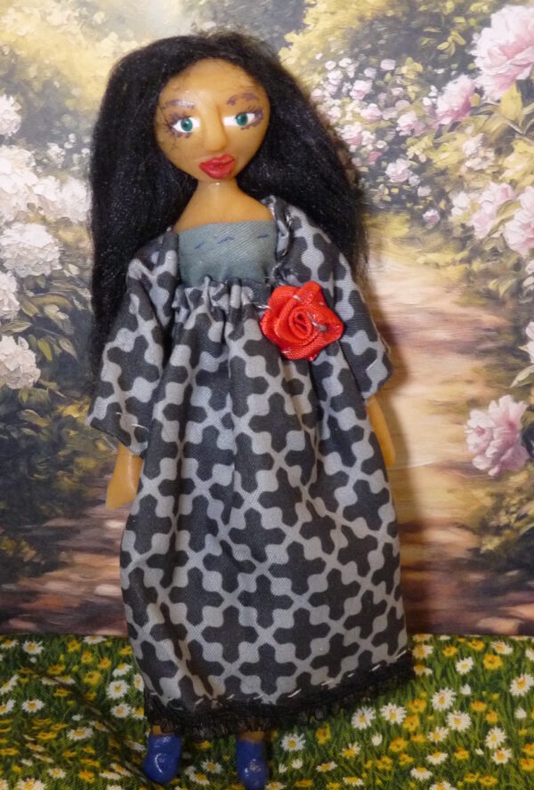 Gianna - Doll in black and grey dress - Image 2