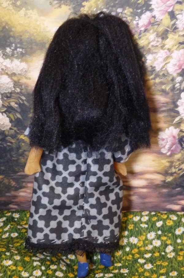 Gianna - Doll in black and grey dress - Image 3