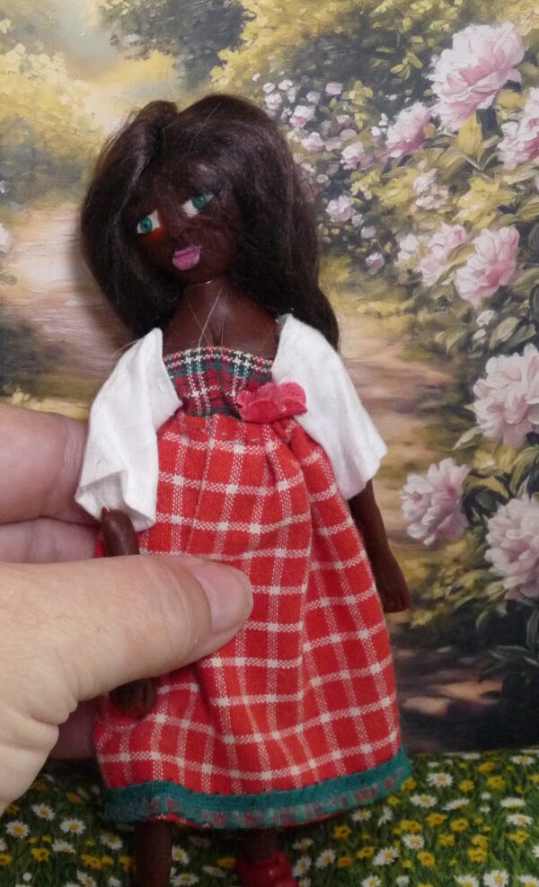 Hope - Doll with checkered dress - Image 4