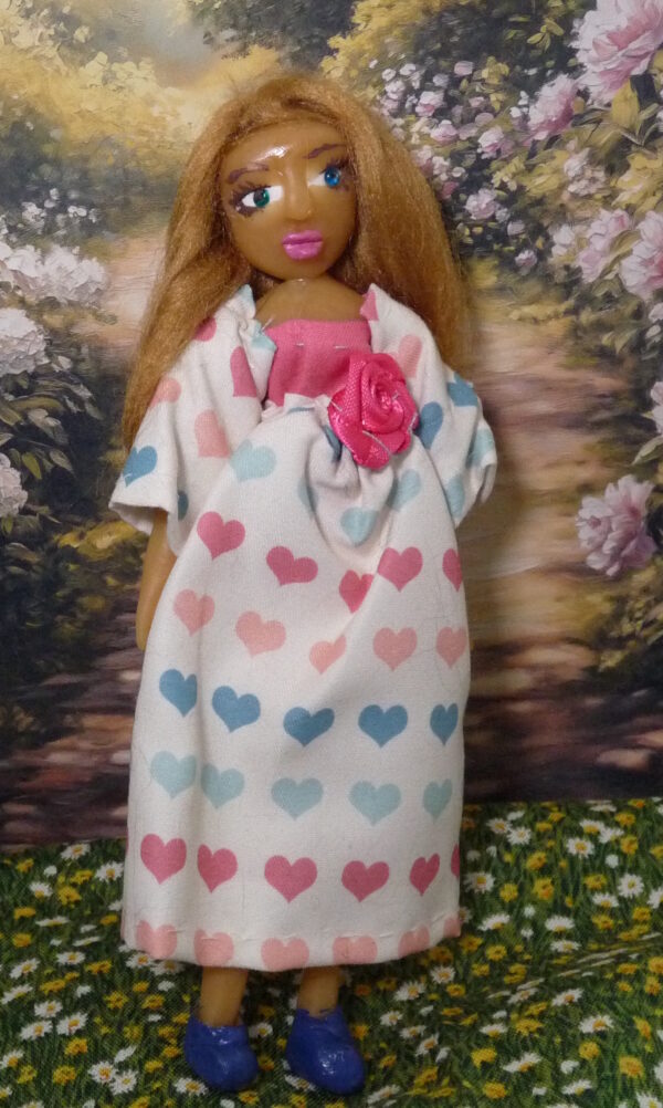 Ingrid - Doll with hearts on dress - Image 2