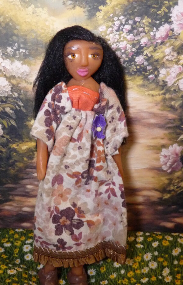 Jade - Doll in flowery dress - Image 2