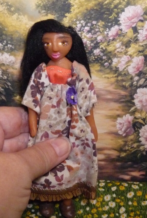 Jade - Doll in flowery dress - Image 4