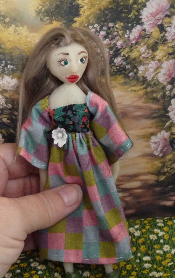 Jessie - Doll in checkered dress - Image 4