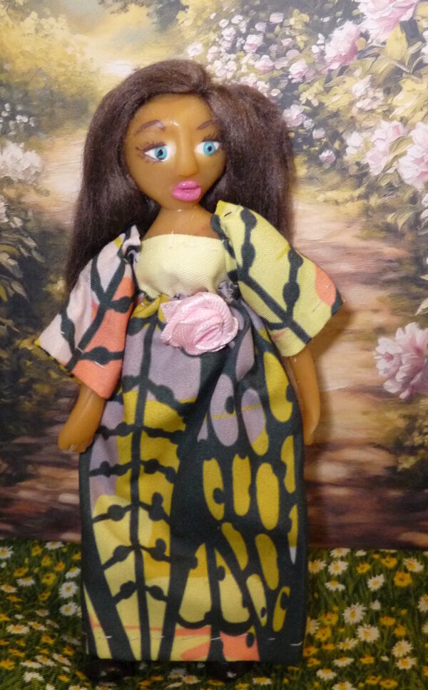 Laura - Doll in yellow and black dress - Image 2