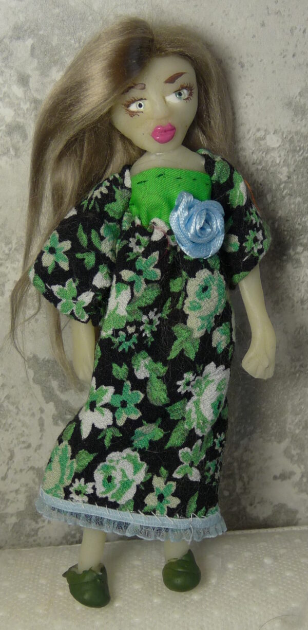 Lennon - Doll with green and black dress - Image 2