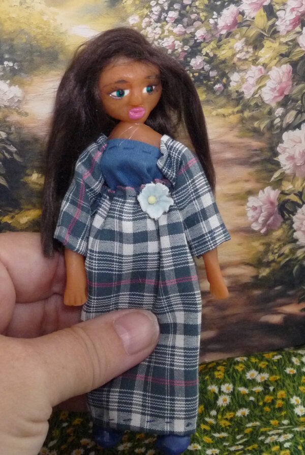 Lina - Doll in checkered dress - Image 4