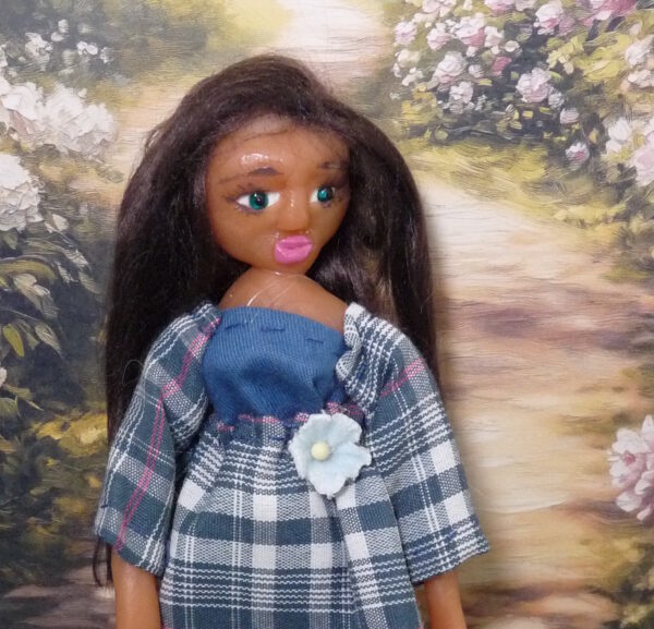 Lina - Doll in checkered dress